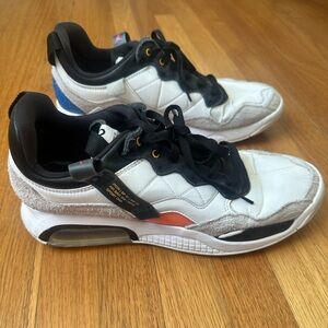 listing-status-banner